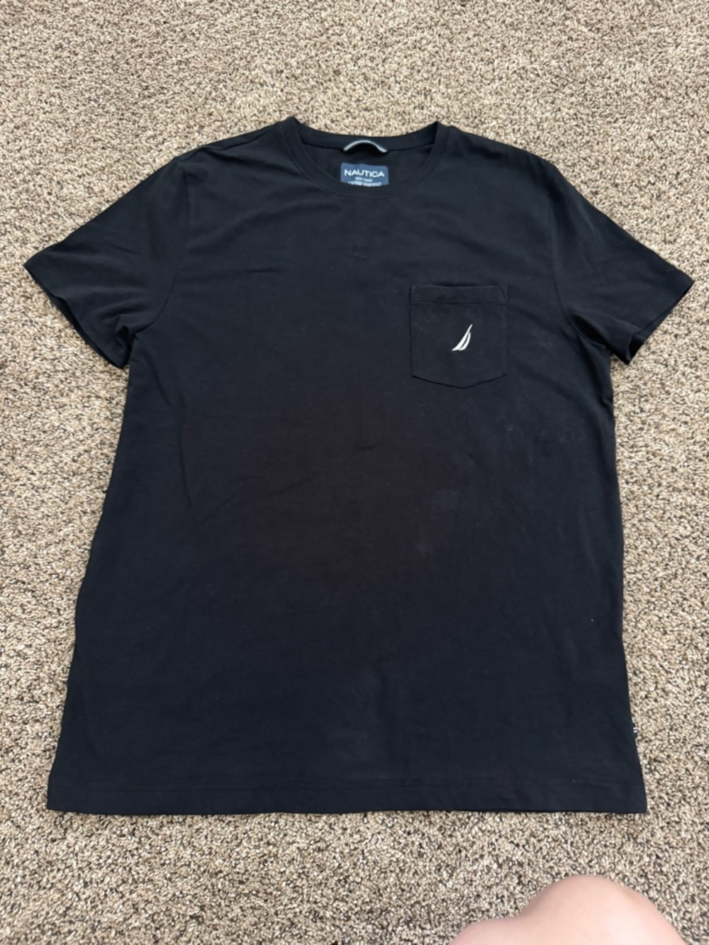 EUC men’s nautica pocketed t shirt